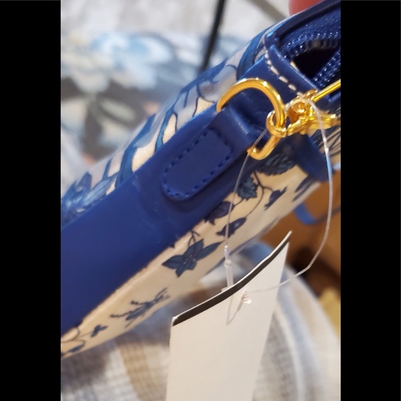 RARE Gucci blue & cream shoulder bag Gucci Italy & Crest on left - Picture 13 of 16